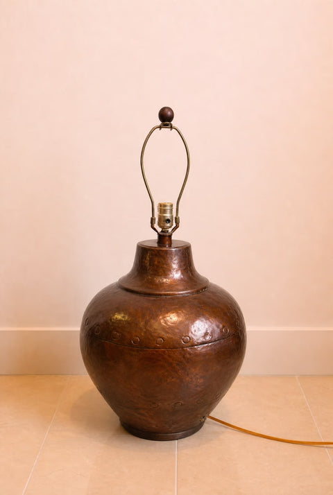 Vintage Ethan Allen Hammered Copper Urn Table Lamp Pair