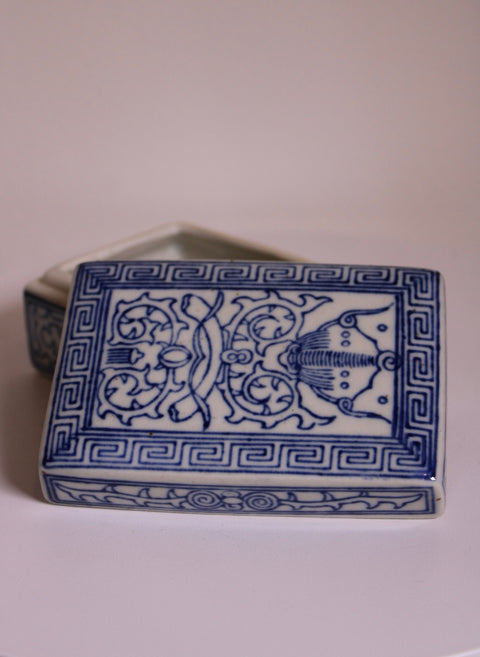 Vintage Blue & White Covered Box, 19th Century Qing Dynasty