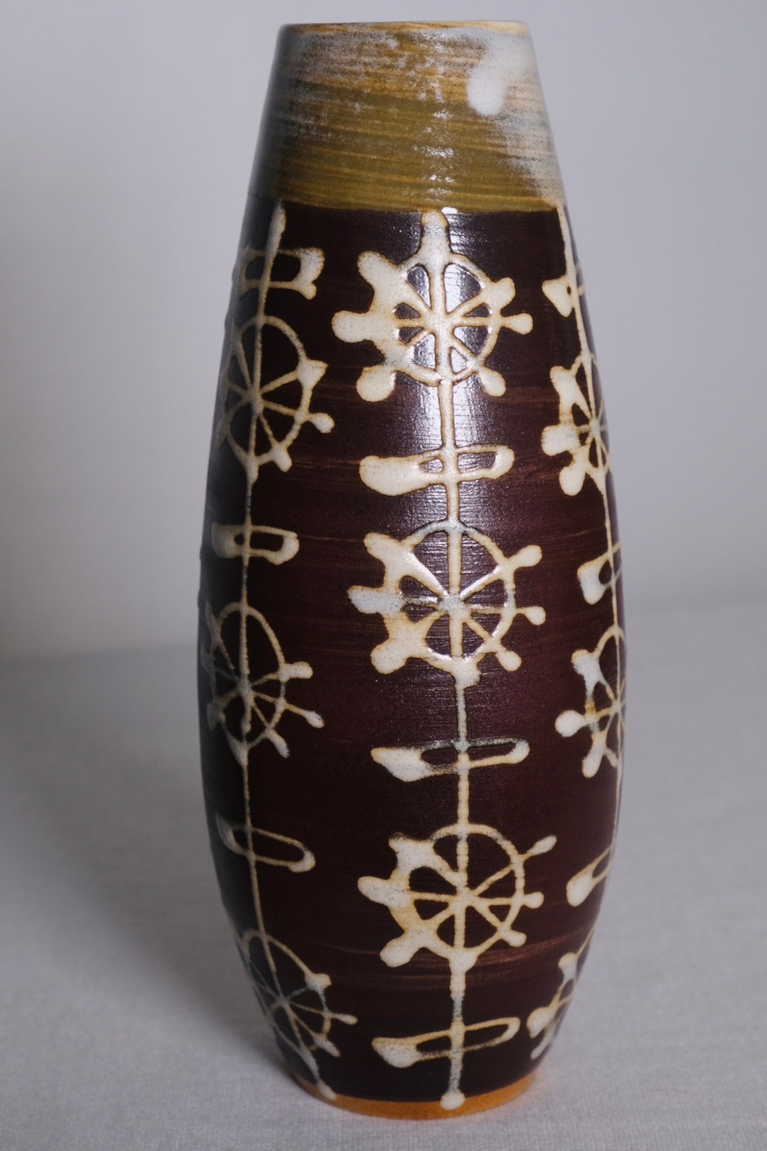 Peruvian Brown/Cream pottery Vase (Vintage)