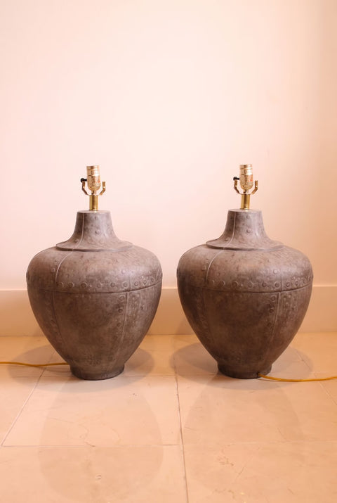 Vintage Ethan Allen Hammered Copper Urn Table Lamp Pair in Grey