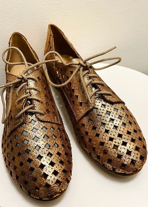 Seychelles Gold Metallic Cutout Oxford Shoes