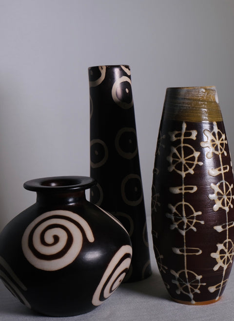 Vintage Peruvian Brown/Cream pottery Vase