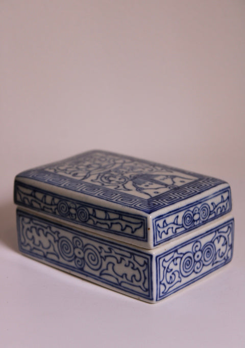 Vintage Blue & White Covered Box, 19th Century Qing Dynasty