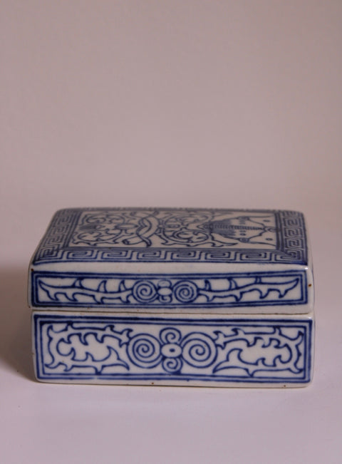 Vintage Blue & White Covered Box, 19th Century Qing Dynasty