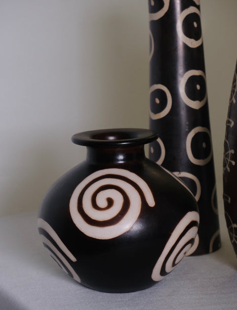 Vintage “Marcelo Prado” Peruvian Swirl Vase