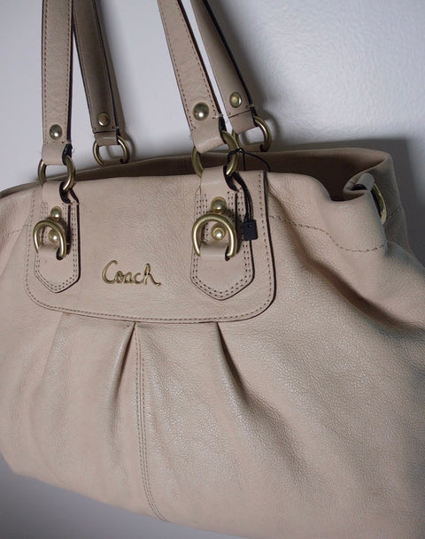 Pre Owned Cream Pebbled Leather Coach Shoulder Bag | Gold Hardware Pleated Front Satchel | Soft Slouch Designer Handbag (Y2K Vintage)