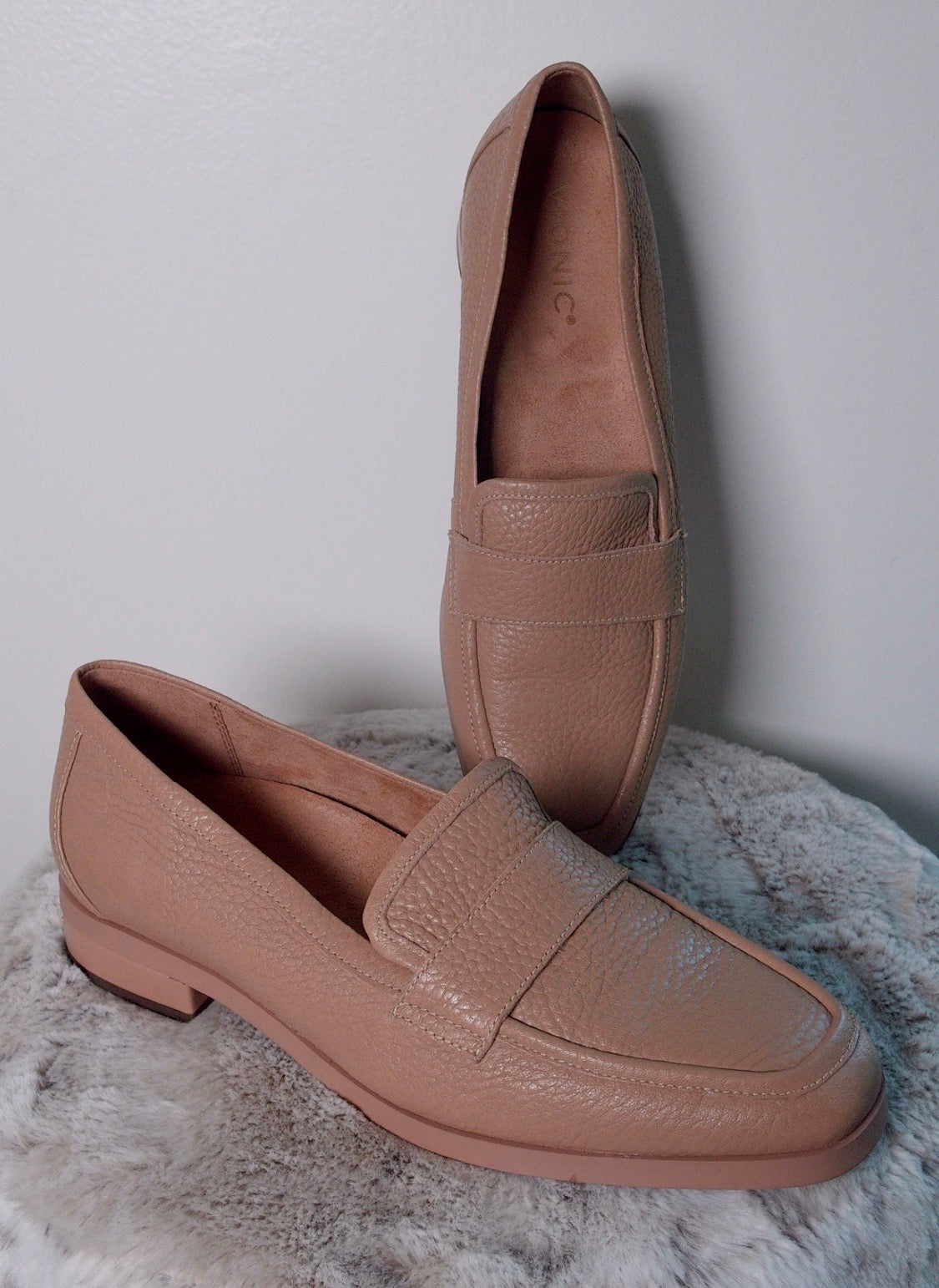 Pre Owned Vionic Tan Pebbled Leather Loafers | Minimal Comfort Slip-On Shoes | Everyday Neutral Flats