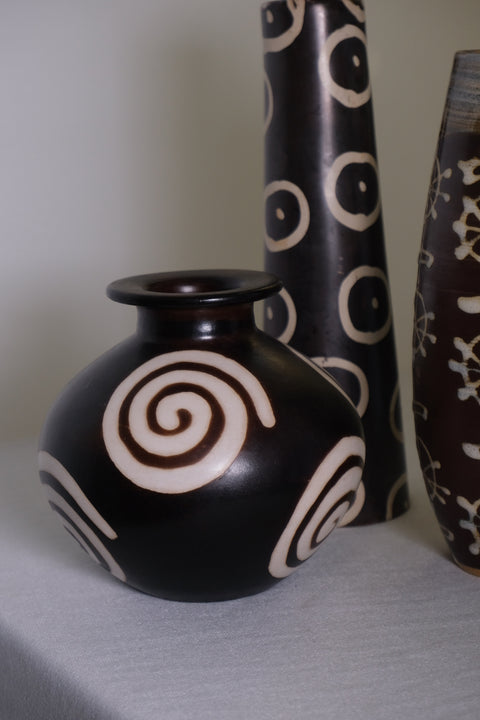 Vintage “Marcelo Prado” Peruvian Swirl Vase