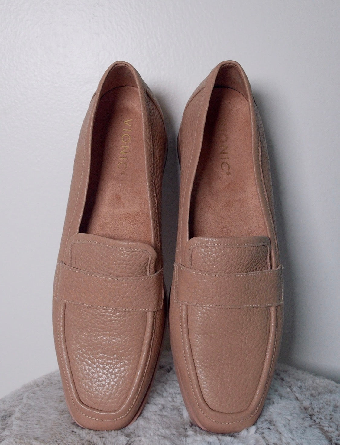 Pre Owned Vionic Tan Pebbled Leather Loafers | Minimal Comfort Slip-On Shoes | Everyday Neutral Flats