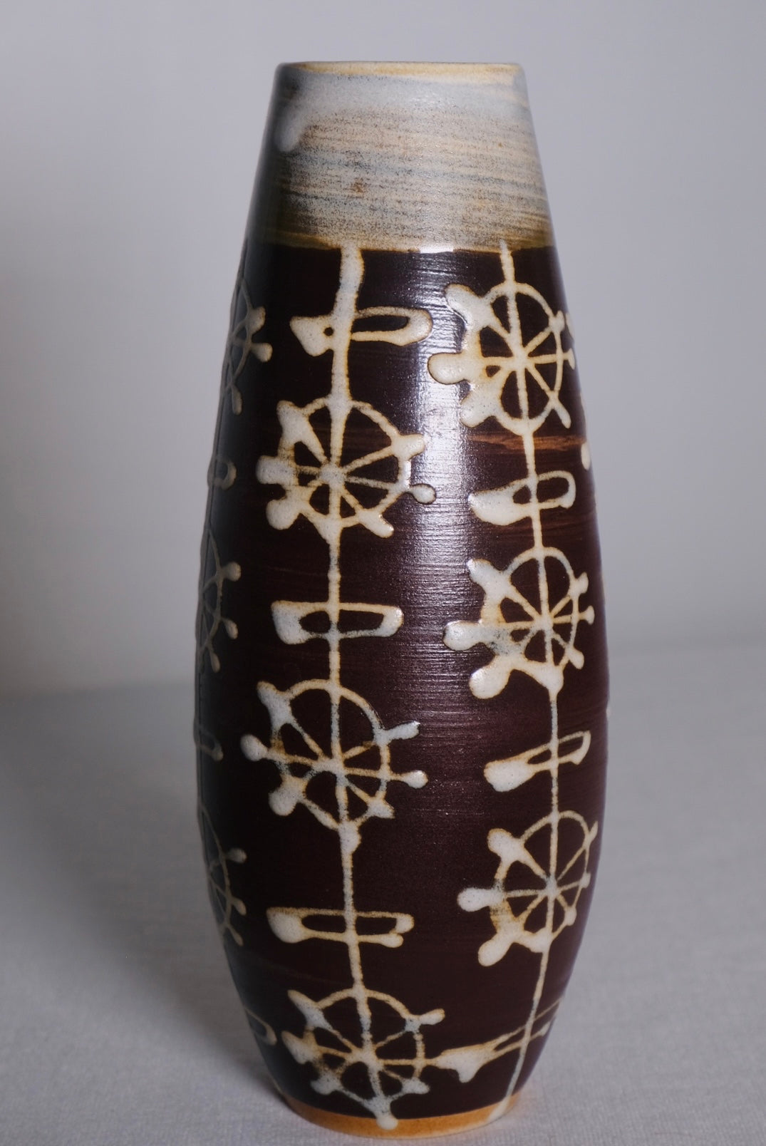 Peruvian Brown/Cream pottery Vase (Vintage)