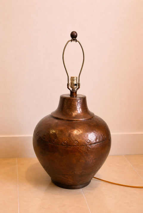 Vintage Ethan Allen Hammered Copper Urn Table Lamp Pair