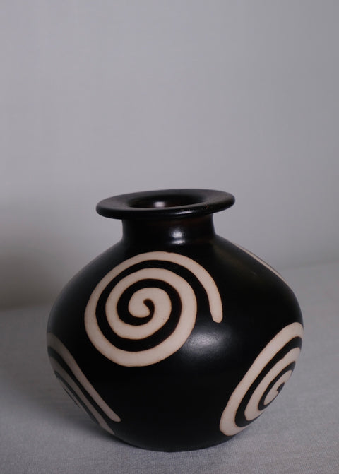 Vintage “Marcelo Prado” Peruvian Swirl Vase