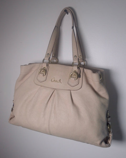 Pre Owned Cream Pebbled Leather Coach Shoulder Bag | Gold Hardware Pleated Front Satchel | Soft Slouch Designer Handbag (Y2K Vintage)