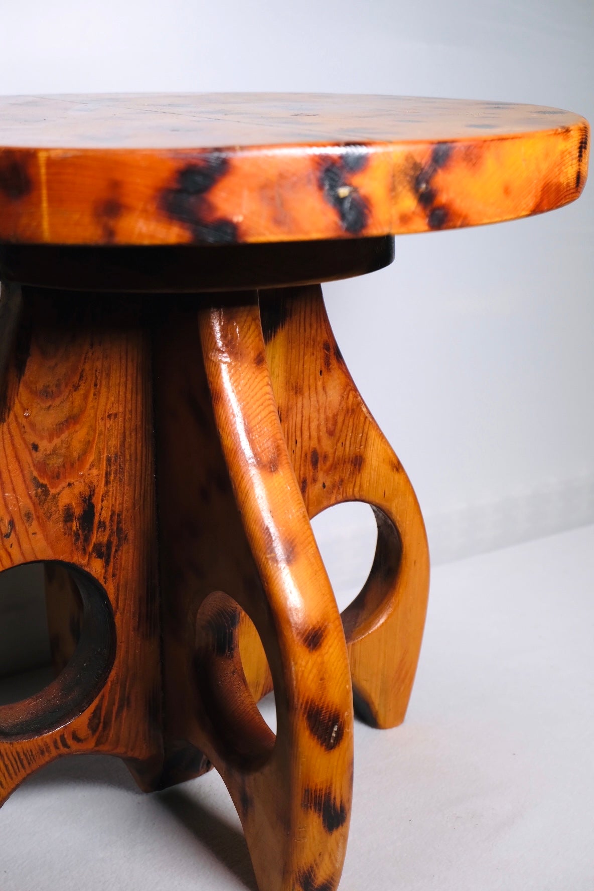 Small Solid Wood Intricate Side/AccentTable (Vintage)