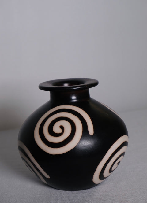 Vintage “Marcelo Prado” Peruvian Swirl Vase