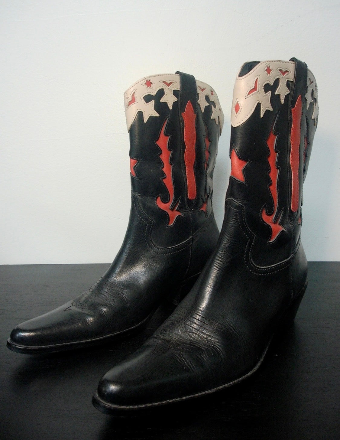 Pre Owned Black Leather Cowboy Boots | Red & White Inlay Western Boots | Pointed Toe Statement Boots (Vintage)