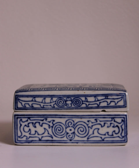 Vintage Blue & White Covered Box, 19th Century Qing Dynasty