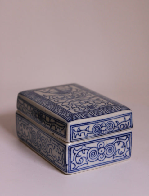 Vintage Blue & White Covered Box, 19th Century Qing Dynasty