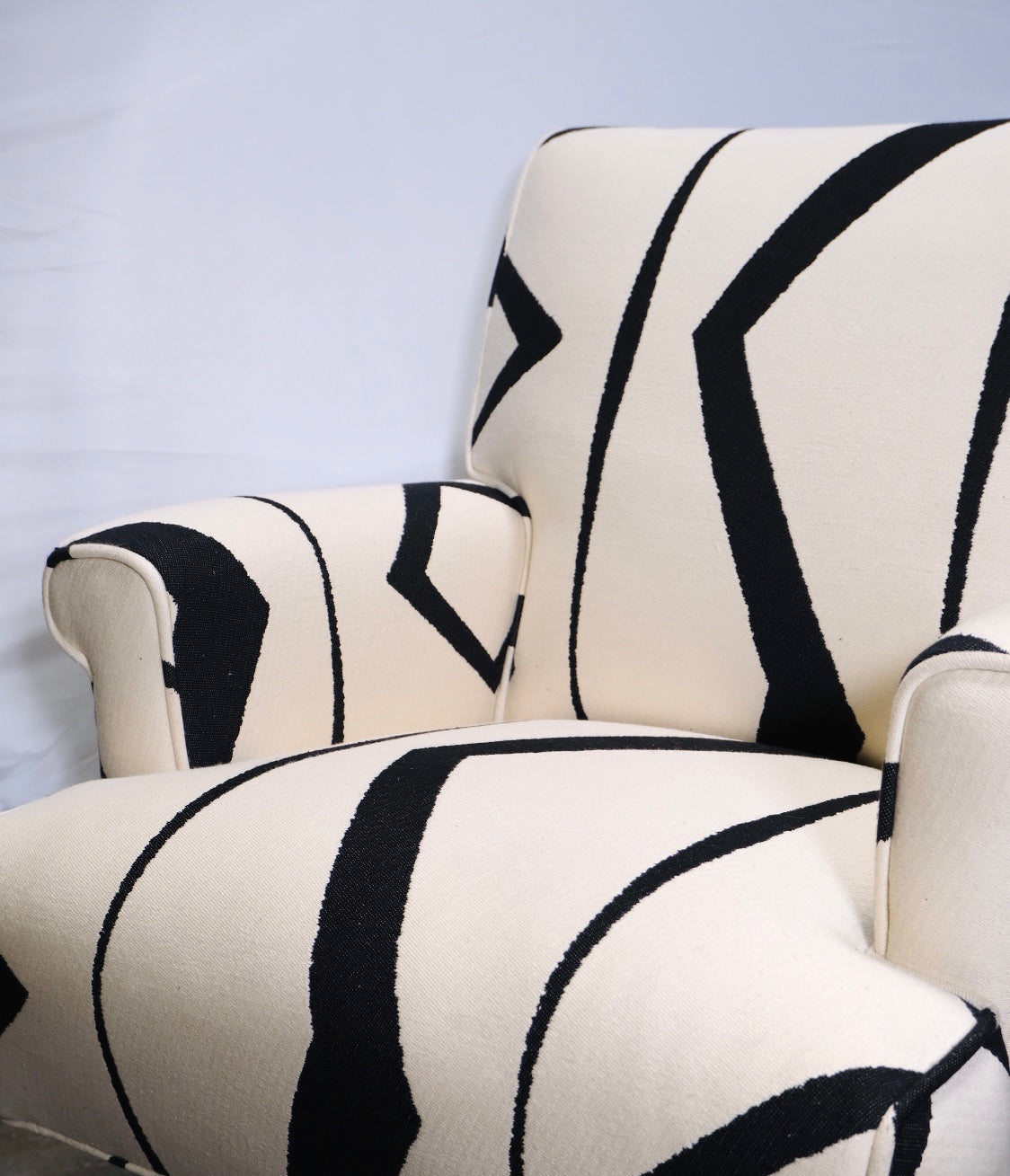 1950s Black and White Tribal Swivel Club Chair (Vintage)