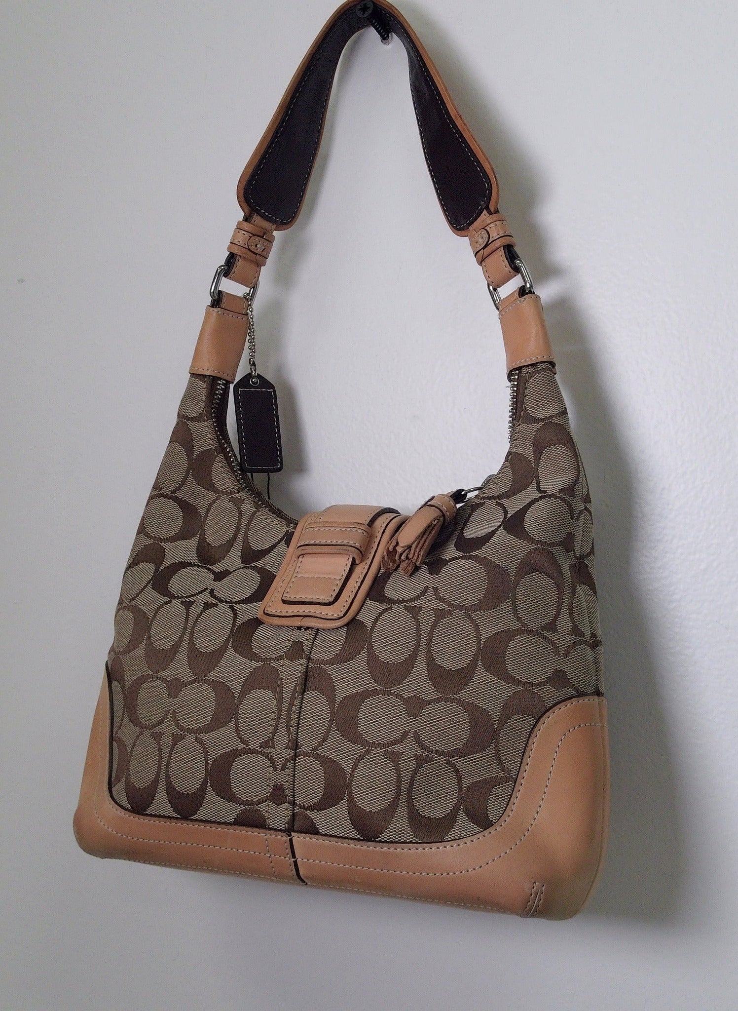 Pre Owned Coach Hamptons Hobo Bag | Khaki Signature Jacquard & Camel Leather (Y2K Vintage)