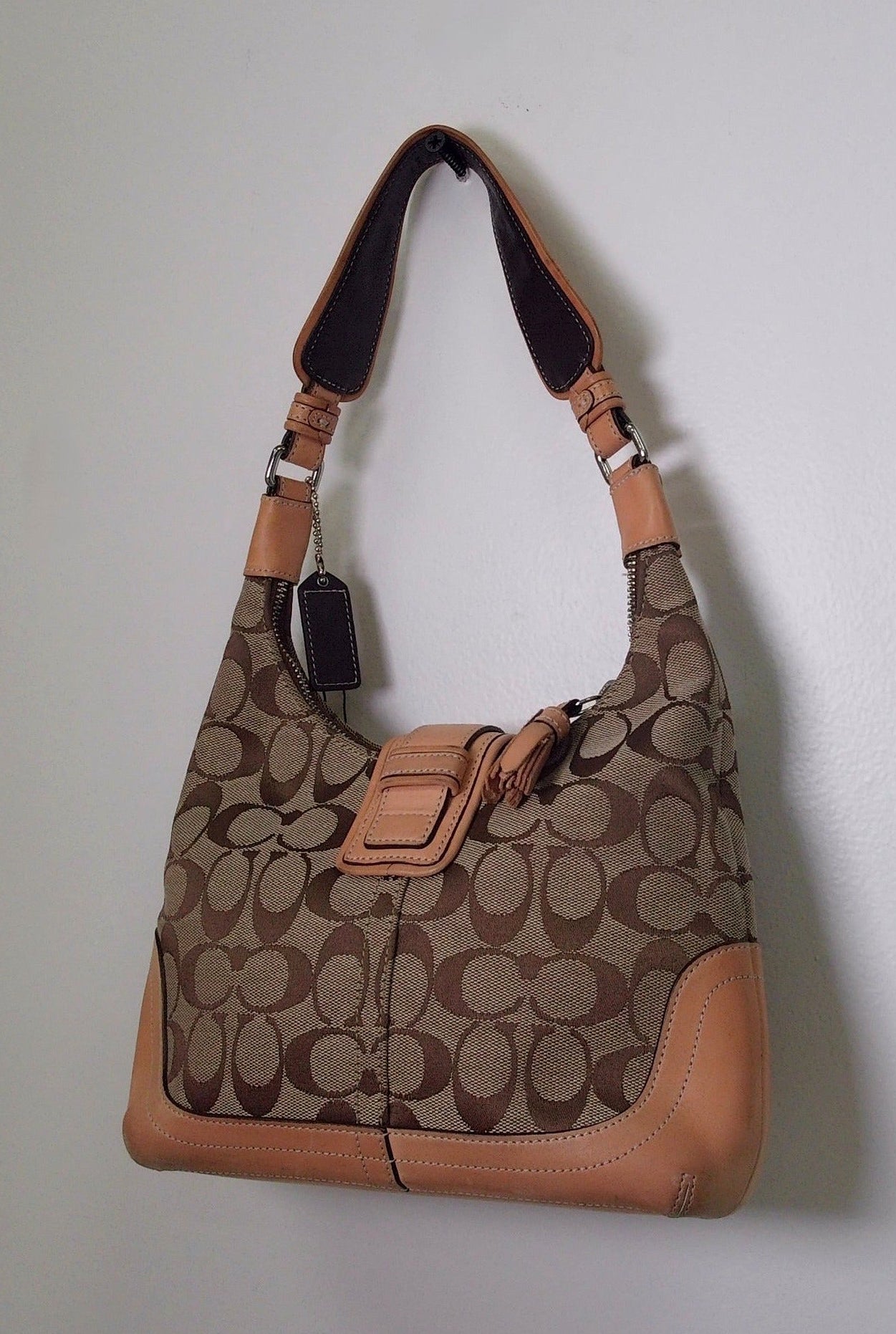 Pre Owned Coach Hamptons Hobo Bag | Khaki Signature Jacquard & Camel Leather (Y2K Vintage)