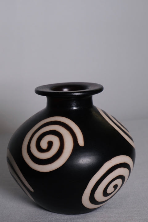 Vintage “Marcelo Prado” Peruvian Swirl Vase
