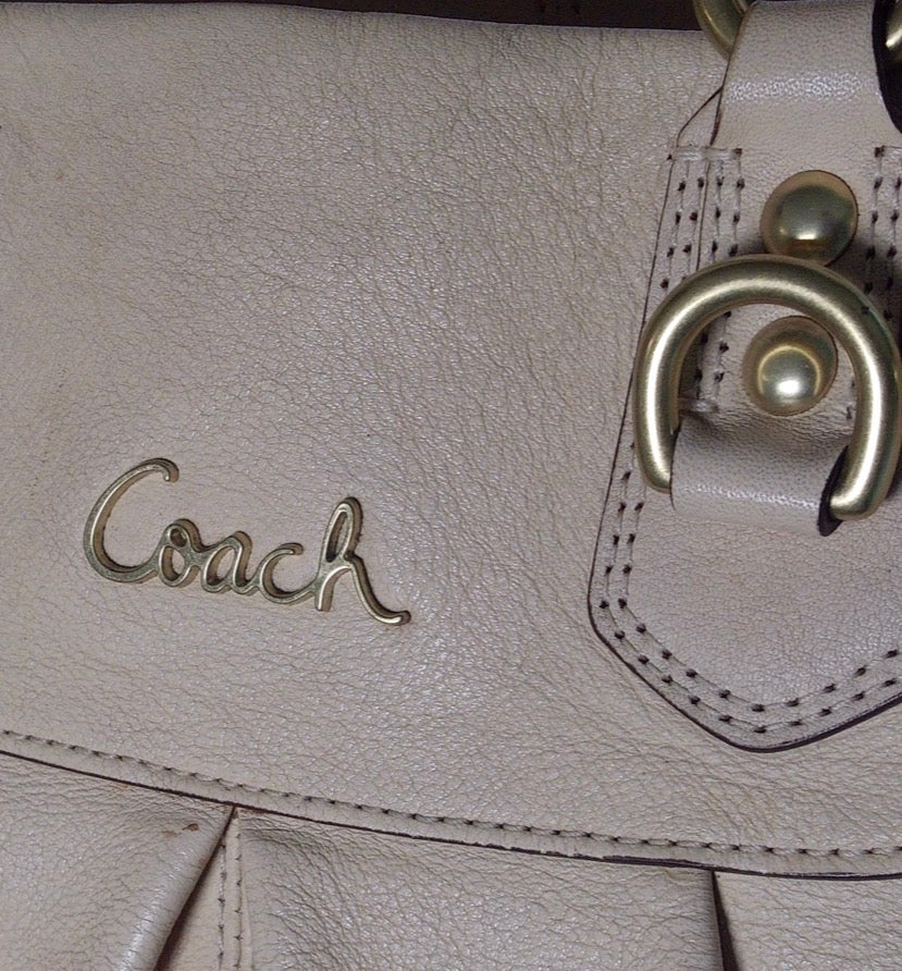 Pre Owned Cream Pebbled Leather Coach Shoulder Bag | Gold Hardware Pleated Front Satchel | Soft Slouch Designer Handbag (Y2K Vintage)