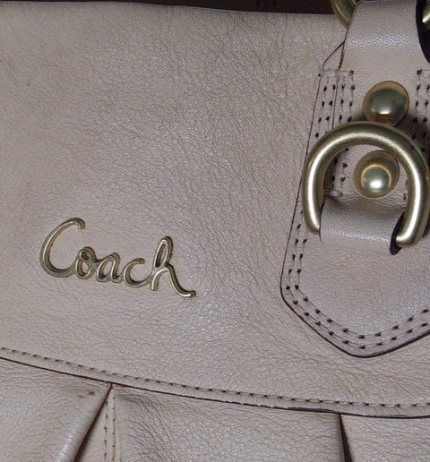 Pre Owned Cream Pebbled Leather Coach Shoulder Bag | Gold Hardware Pleated Front Satchel | Soft Slouch Designer Handbag (Y2K Vintage)