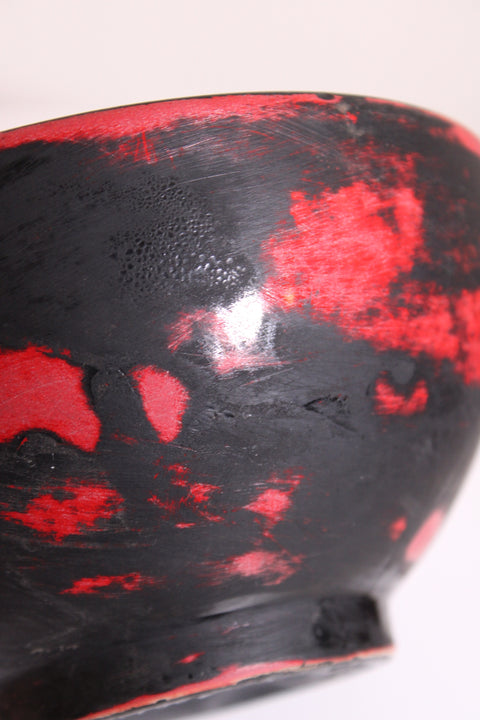 Black and Red Art Pottery Bowldkfhkasdhfafsdj