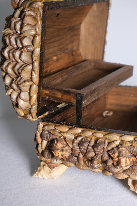 Shell Encrusted Jewelry Box (Vintage)